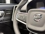 Volvo XC40 B4 AUT7 197PK Plus Dark | 20" Lichtmetalen velgen | Dakspoiler | Trekhaak semi elektrisch inklapbaar | Panoramadak | Elektrisch verstelbare voorstoelen | Lederen bekleding | Harman Kardon audio | Adaptieve Cruise Control met Pilot Assist | BLIS Dodehoekdetectie | Stoel- & Stuurwielverwarming