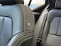 Volvo XC40 B4 AUT7 197PK Plus Dark | 20" Lichtmetalen velgen | Dakspoiler | Trekhaak semi elektrisch inklapbaar | Panoramadak | Elektrisch verstelbare voorstoelen | Lederen bekleding | Harman Kardon audio | Adaptieve Cruise Control met Pilot Assist | BLIS Dodehoekdetectie | Stoel- & Stuurwielverwarming
