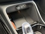 Volvo XC40 B4 AUT7 197PK Plus Dark | 20" Lichtmetalen velgen | Dakspoiler | Trekhaak semi elektrisch inklapbaar | Panoramadak | Elektrisch verstelbare voorstoelen | Lederen bekleding | Harman Kardon audio | Adaptieve Cruise Control met Pilot Assist | BLIS Dodehoekdetectie | Stoel- & Stuurwielverwarming