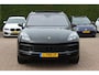 Porsche Cayenne 3.0 E-Hybrid / Panoramadak / Camera / Head-up / Leder / 21'' / Luchtvering / Bose / Sportuitlaat / Sportchrono / Stuur+Stoelverwamring / Dodehoek / DAB / ACC