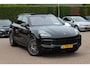 Porsche Cayenne 3.0 E-Hybrid / Panoramadak / Camera / Head-up / Leder / 21'' / Luchtvering / Bose / Sportuitlaat / Sportchrono / Stuur+Stoelverwamring / Dodehoek / DAB / ACC