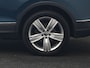 Volkswagen Tiguan 1.4 TSI eHybrid Active PHEV 245pk Dealer O.H. | Trekhaak Af Fabriek | Adaptive Cruise | Head Up | IQ Light | Keyless | Blis | Sportstoelen & Stuur Verwarmd | Sfeerverlichting | Apple Carplay | Navigate | DAB | 19"L.M | Plug In Hybrid |