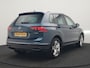 Volkswagen Tiguan 1.4 TSI eHybrid Active PHEV 245pk Dealer O.H. | Trekhaak Af Fabriek | Adaptive Cruise | Head Up | IQ Light | Keyless | Blis | Sportstoelen & Stuur Verwarmd | Sfeerverlichting | Apple Carplay | Navigate | DAB | 19"L.M | Plug In Hybrid |