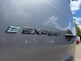 Peugeot e-Expert L2 75 kWh 136pk | ACTIE | 8 jaar garantie | 0% financial lease| NAVI | Apple Carplay | Android Auto | Parkeersensoren voor en achter | Achteruitrijcamera | Dode hoek detectie | Mistlampen | Licht- en regensensor | Automatische verlichting | Digital cockpit | Tussenwand comfort met raam | Houten afwerking laadruimte | LED laadruimteverlichting | Reservewiel | van €48.170 voor €36.995 ex. BTW rijklaar