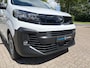 Opel Vivaro-e Electric L3 75 kWh 136pk | 8 jaar garantie | 0% financial lease | Houten afwerking laadruimte | NAVI | Multimedia | Apple Carplay | Android Auto | Achteruitrijcamera | Parkeersensoren voor en achter | Dode hoek detectie | Digitale cockpit | Stuurwielbediening | Mistlampen | Licht- en regensensor | Automatic light | Tussenwand comfort met raam | Bestuurdersstoel comfort | Bank voorpassagiers | Reservewiel | van €48.420 voor €37.150 ex. BTW rijklaar