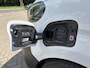 Opel Vivaro-e Electric L3 75 kWh 136pk | 8 jaar garantie | 0% financial lease | Houten afwerking laadruimte | NAVI | Multimedia | Apple Carplay | Android Auto | Achteruitrijcamera | Parkeersensoren voor en achter | Dode hoek detectie | Digitale cockpit | Stuurwielbediening | Mistlampen | Licht- en regensensor | Automatic light | Tussenwand comfort met raam | Bestuurdersstoel comfort | Bank voorpassagiers | Reservewiel | van €48.420 voor €37.150 ex. BTW rijklaar