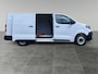Opel Vivaro-e Electric L3 75 kWh 136pk | 8 jaar garantie | 0% financial lease | Houten afwerking laadruimte | NAVI | Multimedia | Apple Carplay | Android Auto | Achteruitrijcamera | Parkeersensoren voor en achter | Dode hoek detectie | Digitale cockpit | Stuurwielbediening | Mistlampen | Licht- en regensensor | Automatic light | Tussenwand comfort met raam | Bestuurdersstoel comfort | Bank voorpassagiers | Reservewiel | van €48.420 voor €37.150 ex. BTW rijklaar
