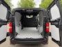 Citroën E-Jumpy L3 75 kWh 136pk | 0% financial lease | 8 jaar garantie | STX SPORT | Lederen bekleding STX | STX Pakket | Dakspoiler | Sideskirts | 18 inch zwarte velgen | 2-zits | Dubbele schuifdeur | City Pakket | Comfort Pakket | Exterieur Pakket | Full ECO LED verlichting | Winter Pakket | Houten afwerking laadruimte | Reservewiel | van €54.780 voor €42.995 ex. BTW rijklaar