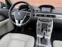 Volvo V70 1.6 T4 MOMENTUM | NL-AUTO! | DEALER OH! | LEDER!