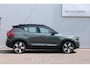 Volvo EX40 Single Motor Extended Range Plus Europa 82 kWh | Panorama dak| Harman Kardon| 360 graden Camera| Dak in zwart uitgevoerd| 20" Lichtmetalen velgen