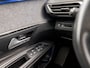 Peugeot 3008 1.6 e-THP Premium 165Pk Automaat (APPLE CARPLAY, GROOT NAVI, 360 CAMERA, FOCAL AUDIO, KEYLESS, SPORTSTOELEN, GETINT GLAS, NIEUWE APK, NIEUWSTAAT)