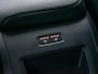Volvo XC60 2.0 T8 Plug-in hybrid AWD Plus Dark | 7 Persoons | Stuurwiel verwarming | Trekhaak l Schuif- /kantel Pano l 360 cam l 22"