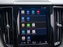 Volvo XC60 2.0 T8 Plug-in hybrid AWD Plus Dark | 7 Persoons | Stuurwiel verwarming | Trekhaak l Schuif- /kantel Pano l 360 cam l 22"