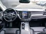 Volvo XC60 2.0 T8 Plug-in hybrid AWD Plus Dark | 7 Persoons | Stuurwiel verwarming | Trekhaak l Schuif- /kantel Pano l 360 cam l 22"