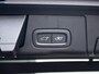 Volvo XC60 2.0 T8 Plug-in hybrid AWD Plus Dark | 7 Persoons | Stuurwiel verwarming | Trekhaak l Schuif- /kantel Pano l 360 cam l 21"