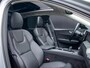 Volvo XC60 2.0 T8 Plug-in hybrid AWD Plus Dark | 7 Persoons | Stuurwiel verwarming | Trekhaak l Schuif- /kantel Pano l 360 cam l 21"