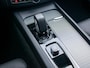 Volvo XC60 2.0 T8 Plug-in hybrid AWD Plus Dark | 7 Persoons | Stuurwiel verwarming | Trekhaak l Schuif- /kantel Pano l 360 cam l 21"