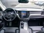 Volvo XC60 2.0 T8 Plug-in hybrid AWD Plus Dark | 7 Persoons | Stuurwiel verwarming | Trekhaak l Schuif- /kantel Pano l 360 cam l 21"
