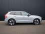 Volvo XC60 2.0 T8 Plug-in hybrid AWD Plus Dark | 7 Persoons | Stuurwiel verwarming | Trekhaak l Schuif- /kantel Pano l 360 cam l 21"