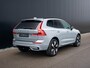 Volvo XC60 2.0 T8 Plug-in hybrid AWD Plus Dark | 7 Persoons | Stuurwiel verwarming | Trekhaak l Schuif- /kantel Pano l 360 cam l 21"