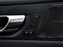 Volvo XC60 2.0 T8 Plug-in hybrid AWD Plus Dark | 7 Persoons | Stuurwiel verwarming | Trekhaak l Schuif- /kantel Pano l 360 cam l 21"
