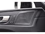 Volvo XC60 T6 350PK Automaat Plug-in Hybrid AWD Ultra Dark / Navigatie / Luchtvering / 360 Camera / Adaptieve Cruise Control / Stuurverwarming / Stoelverwarming v+a / Elektr. Achterklep / Schuifdak / Trekhaak