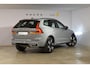 Volvo XC60 T6 350PK Automaat Plug-in Hybrid AWD Ultra Dark / Navigatie / Luchtvering / 360 Camera / Adaptieve Cruise Control / Stuurverwarming / Stoelverwarming v+a / Elektr. Achterklep / Schuifdak / Trekhaak