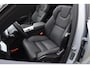 Volvo XC60 T6 350PK Automaat Plug-in Hybrid AWD Ultra Dark / Navigatie / Luchtvering / 360 Camera / Adaptieve Cruise Control / Stuurverwarming / Stoelverwarming v+a / Elektr. Achterklep / Schuifdak / Trekhaak