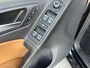 Volkswagen Golf 1.4 TSI Highline Airco Cruise controle Parkeersensoren voor en achter Navigatiesysteem met audio Radio voorbereiding