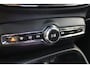 Volvo XC40 B4 197PK Plus Dark | Trekhaak | 360° | Panoramadak | Getint Glas | HK Audio
