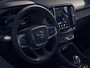 Volvo XC40 2.0 B4 Plus Dark | Achterbank verwarmd | All-seasonbanden | Charcoal hemelbekleding