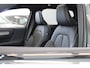 Volvo XC40 B4 197PK Plus Dark | Trekhaak | 360° | Panoramadak | Getint Glas | HK Audio