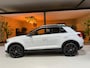Volkswagen T-Roc 1.5 TSI Sport Business R|Automaat|ACC|Pano|19" Zwarte Velgen|Trekhaak 1.500kg|Blindspot|Keyless|Rijklaar
