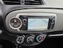 Toyota Yaris 1.0 VVT-i Aspiration 3e eigenaar dealer onderhouden achteruit camera trekhaak airco elektrische ramen cv op afs