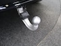 Land Rover Defender 2.0 P300e 110 X-Dynamic SE | Panoramisch schuifdak | Cold Climate & Black Pack | Elek. trekhaak | Comfort Pack | ClearSight |
