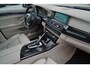 BMW 5-Serie 550i High Executive | M-pakket | Adaptieve cruise | Botswaarschuwing | Trekhaak elektrisch | Schuif/kanteldak | HuD |