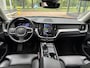 Volvo XC60 2.0 T6 Plug-in hybrid AWD Ultimate Dark 350PK | Panoramadak | Harman/Kardon | Dodehoekassistent | 360 ° Camera | Elektrische Trekhaak