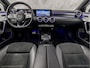 Mercedes-Benz A-klasse 180 AMG Sport Automaat (SCHUIFDAK, SFEERVERLICHTING, GROOT NAVI, LEDER/ALCANTARA, CAMERA, SPORTSTOELEN, STOELVERWARMING, GETINT GLAS, NIEUWSTAAT)
