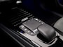 Mercedes-Benz A-klasse 180 AMG Sport Automaat (SCHUIFDAK, SFEERVERLICHTING, GROOT NAVI, LEDER/ALCANTARA, CAMERA, SPORTSTOELEN, STOELVERWARMING, GETINT GLAS, NIEUWSTAAT)