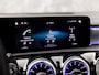Mercedes-Benz A-klasse 180 AMG Sport Automaat (SCHUIFDAK, SFEERVERLICHTING, GROOT NAVI, LEDER/ALCANTARA, CAMERA, SPORTSTOELEN, STOELVERWARMING, GETINT GLAS, NIEUWSTAAT)