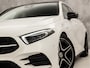 Mercedes-Benz A-klasse 180 AMG Sport Automaat (SCHUIFDAK, SFEERVERLICHTING, GROOT NAVI, LEDER/ALCANTARA, CAMERA, SPORTSTOELEN, STOELVERWARMING, GETINT GLAS, NIEUWSTAAT)