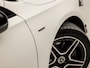 Mercedes-Benz A-klasse 180 AMG Sport Automaat (SCHUIFDAK, SFEERVERLICHTING, GROOT NAVI, LEDER/ALCANTARA, CAMERA, SPORTSTOELEN, STOELVERWARMING, GETINT GLAS, NIEUWSTAAT)