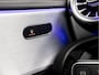 Mercedes-Benz A-klasse 180 AMG Sport Automaat (SCHUIFDAK, SFEERVERLICHTING, GROOT NAVI, LEDER/ALCANTARA, CAMERA, SPORTSTOELEN, STOELVERWARMING, GETINT GLAS, NIEUWSTAAT)