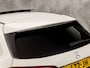 Mercedes-Benz A-klasse 180 AMG Sport Automaat (SCHUIFDAK, SFEERVERLICHTING, GROOT NAVI, LEDER/ALCANTARA, CAMERA, SPORTSTOELEN, STOELVERWARMING, GETINT GLAS, NIEUWSTAAT)