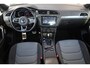 Volkswagen Tiguan Allspace 2.0 TSI 4Motion R-Line 7p 7 zits r-line in en exterieur panoramadak 20" LMV Suzuka head up display discover pro navi digital cockpit pro area view rondom zicht camera verwarmbare voorruit stoelverwarming elektrische achterklep keyless entry wegklapbare trekhaak side assist keyless entry VW Dealer onderhouden