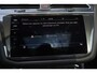Volkswagen Tiguan Allspace 2.0 TSI 4Motion R-Line 7p 7 zits r-line in en exterieur panoramadak 20" LMV Suzuka head up display discover pro navi digital cockpit pro area view rondom zicht camera verwarmbare voorruit stoelverwarming elektrische achterklep keyless entry wegklapbare trekhaak side assist keyless entry VW Dealer onderhouden