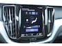 Volvo XC60 B5 Momentum Pro | Stoelverwarming | Parkeerverwarming | Parkeercamera | Keyless Entree | Comfortstoelen | Lederen Bekleding | Parkeersensoren voor + achter | 19'' Lichtmetalen velgen |