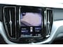 Volvo XC60 B5 Momentum Pro | Stoelverwarming | Parkeerverwarming | Parkeercamera | Keyless Entree | Comfortstoelen | Lederen Bekleding | Parkeersensoren voor + achter | 19'' Lichtmetalen velgen |