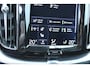 Volvo XC60 B5 Momentum Pro | Stoelverwarming | Parkeerverwarming | Parkeercamera | Keyless Entree | Comfortstoelen | Lederen Bekleding | Parkeersensoren voor + achter | 19'' Lichtmetalen velgen |