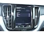 Volvo XC60 B5 Momentum Pro | Stoelverwarming | Parkeerverwarming | Parkeercamera | Keyless Entree | Comfortstoelen | Lederen Bekleding | Parkeersensoren voor + achter | 19'' Lichtmetalen velgen |